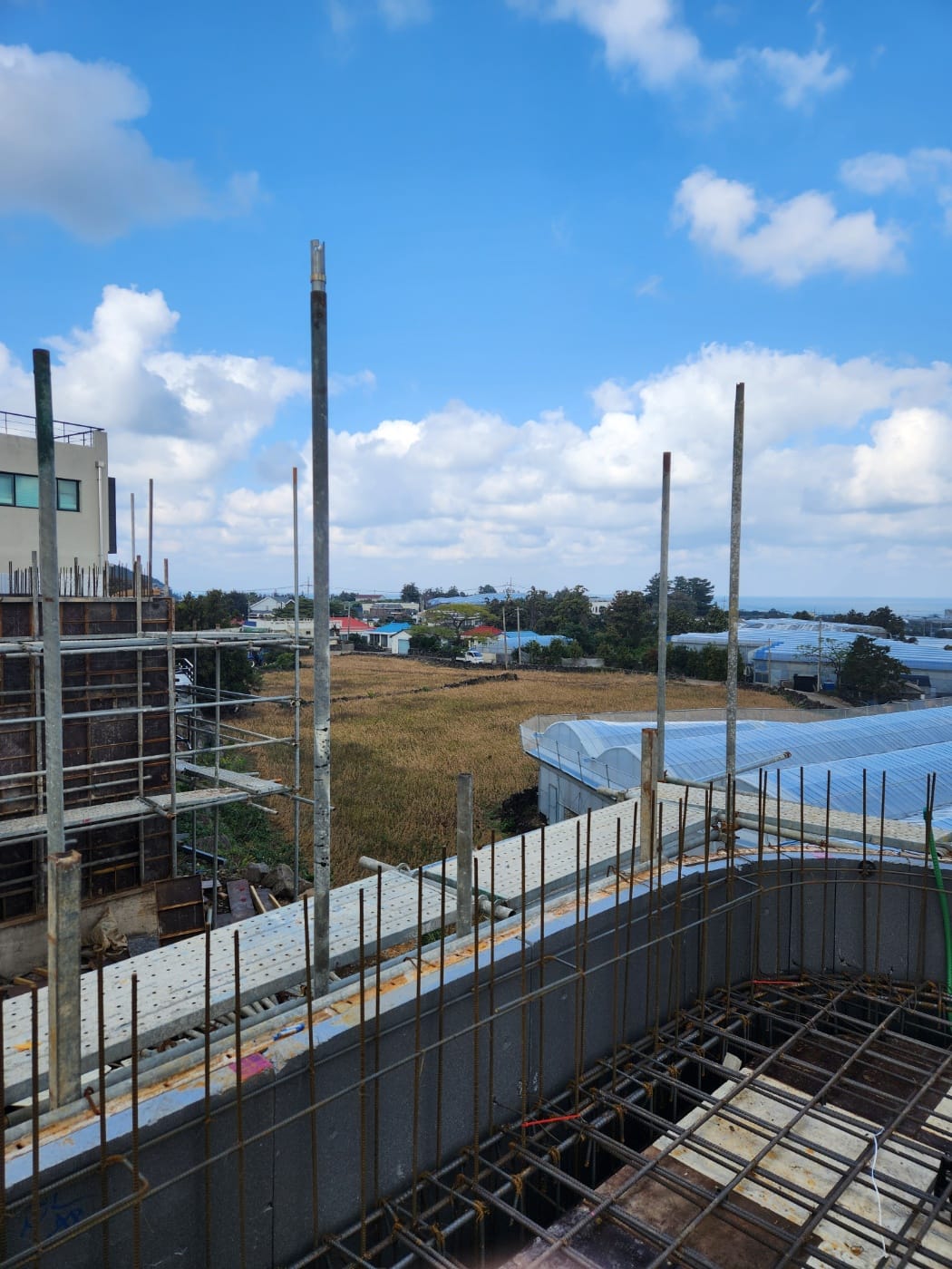 Rebar and wall formwork rising from the foundation